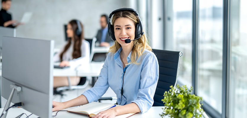 A real estate receptionist during an outbound call sezeob