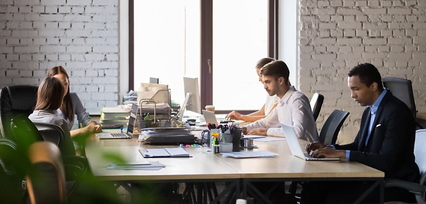 employees working office reb pzhgqg