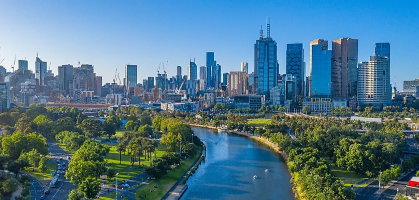 Melbourne skyline river reb