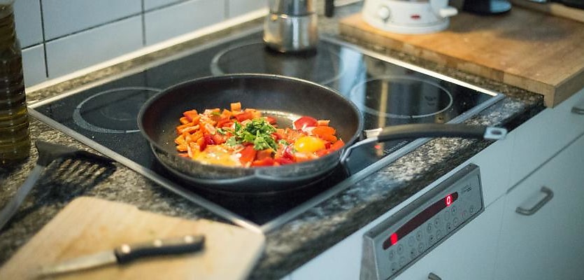 cooking food kitchen reb