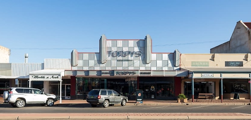 retail strip NSW reb