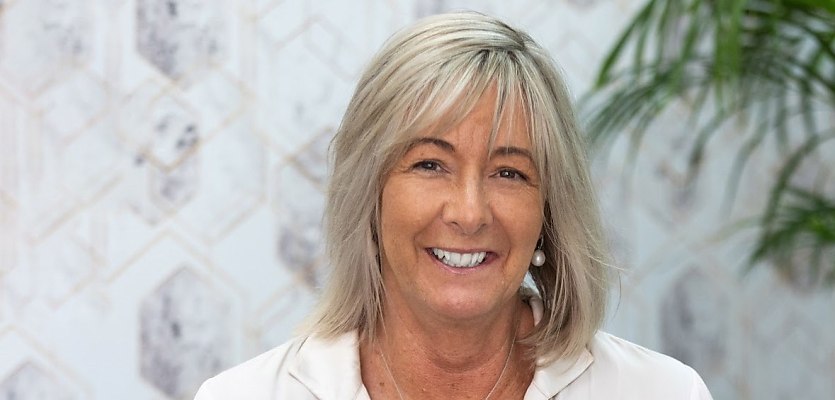jo phelps harcourts reb xgoffg