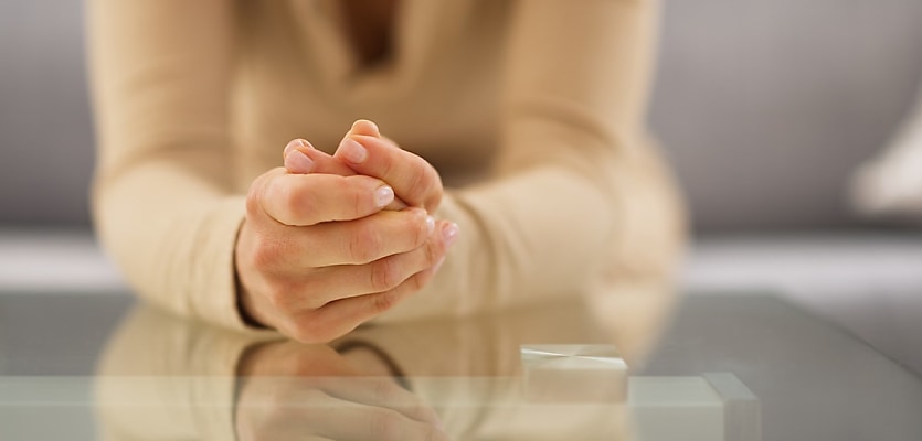 worried stressed woman reb fvqkc6