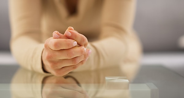 worried stressed woman reb fvqkc6