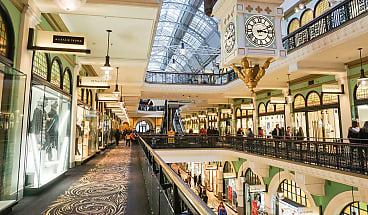 shopping mall interior_spi_ubu9h5
