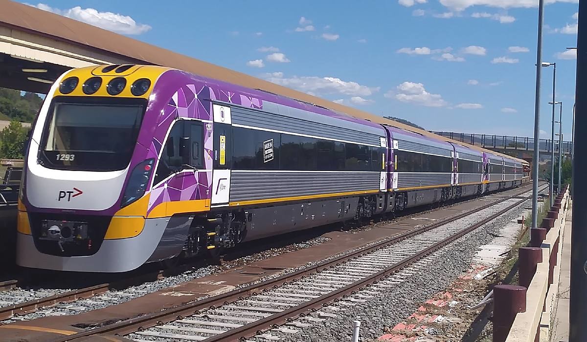 vline train melbourne spi hbxgcf