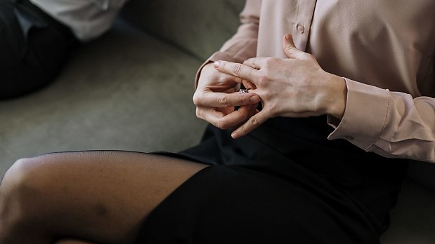 Financial pressures and the 'she'll be right' attitude delay Australian divorces