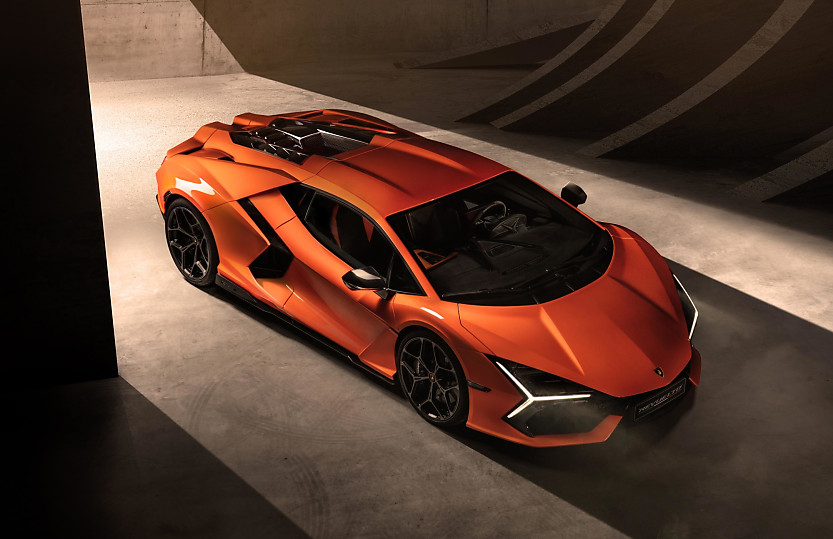 lambo accelerates to electric power