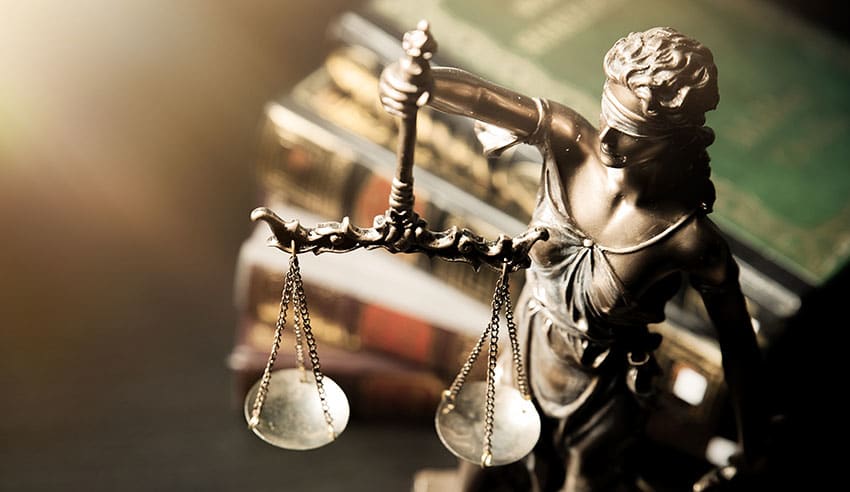 懲戒処分は弁護士の50年のキャリアに終止符を打つ