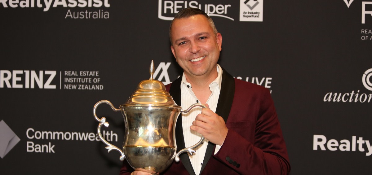 Australasia's top auctioneer has been awarded - Real Estate Business - Vimarsana News