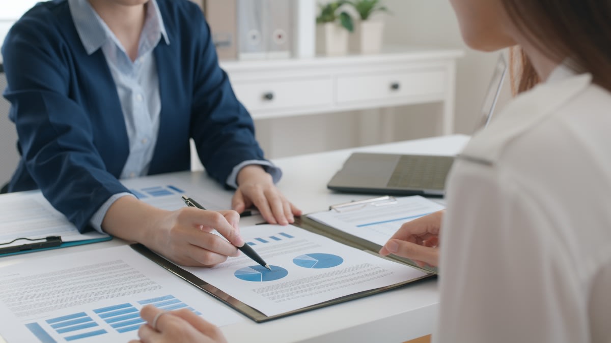 https://res.cloudinary.com/momentum-media-group-pty-ltd/image/upload/v1679979945/Money%20Management/financial-advice-mm_x84uwx.jpg