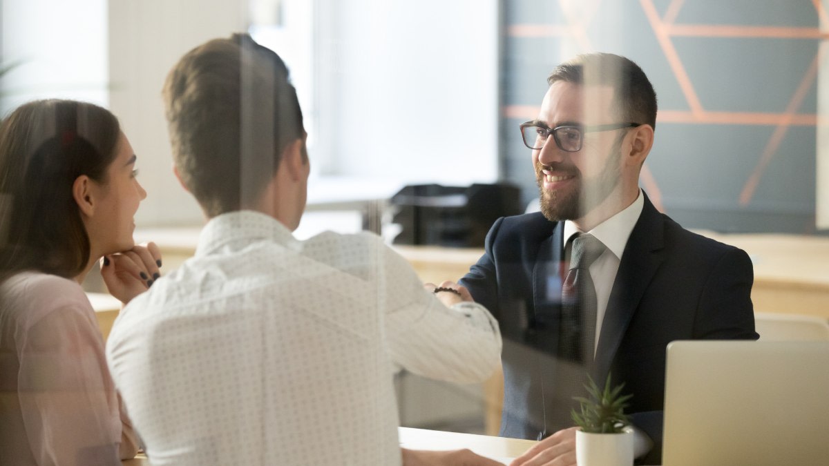 https://res.cloudinary.com/momentum-media-group-pty-ltd/image/upload/v1680153862/Money%20Management/financial-adviser-mm_vcfp1j.jpg