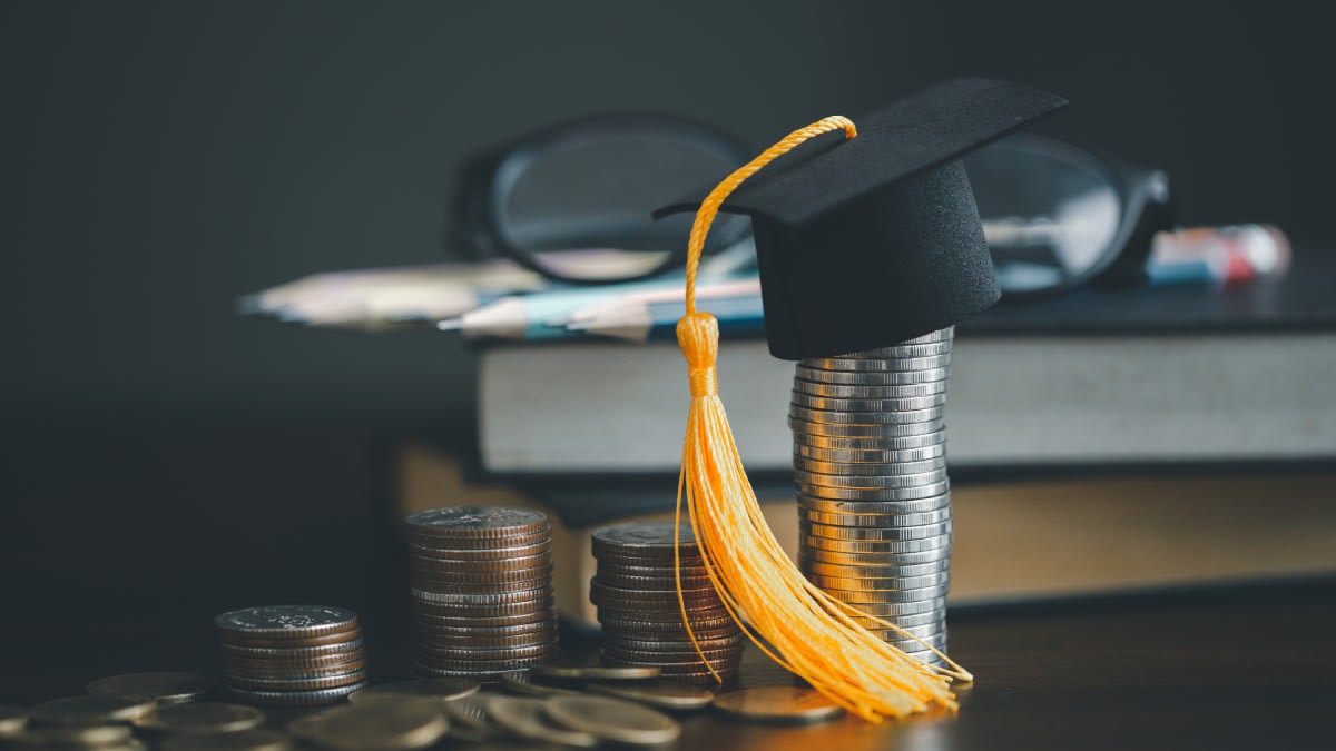 https://res.cloudinary.com/momentum-media-group-pty-ltd/image/upload/v1681365754/Money%20Management/graduate-financial-mm_gnqs7l.jpg