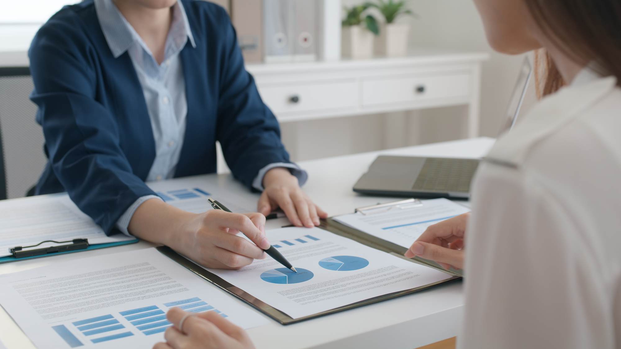 https://res.cloudinary.com/momentum-media-group-pty-ltd/image/upload/v1683075546/Money%20Management/financial-advice-2-mm_txh4g6.jpg