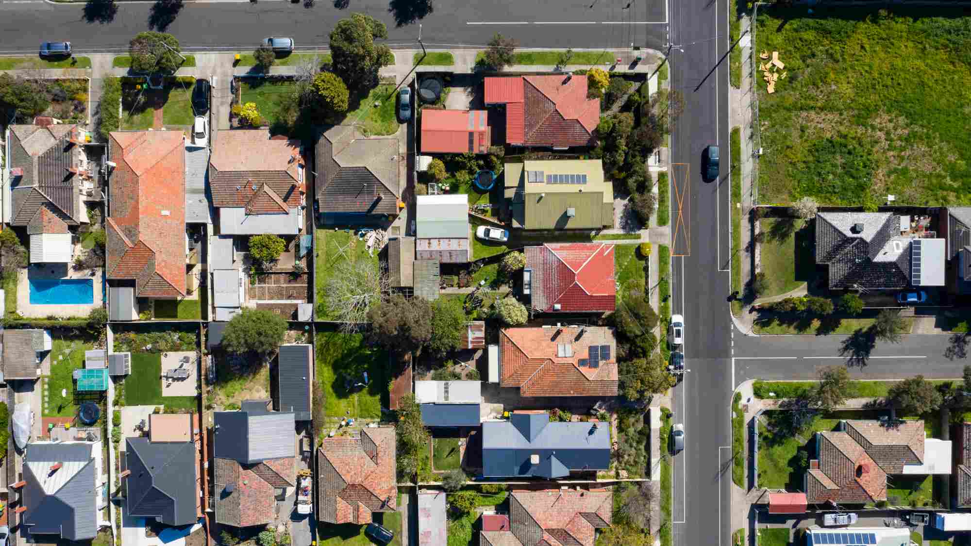 https://res.cloudinary.com/momentum-media-group-pty-ltd/image/upload/v1683872645/Money%20Management/residential-properties-aerial-mm_ntfmyj.jpg