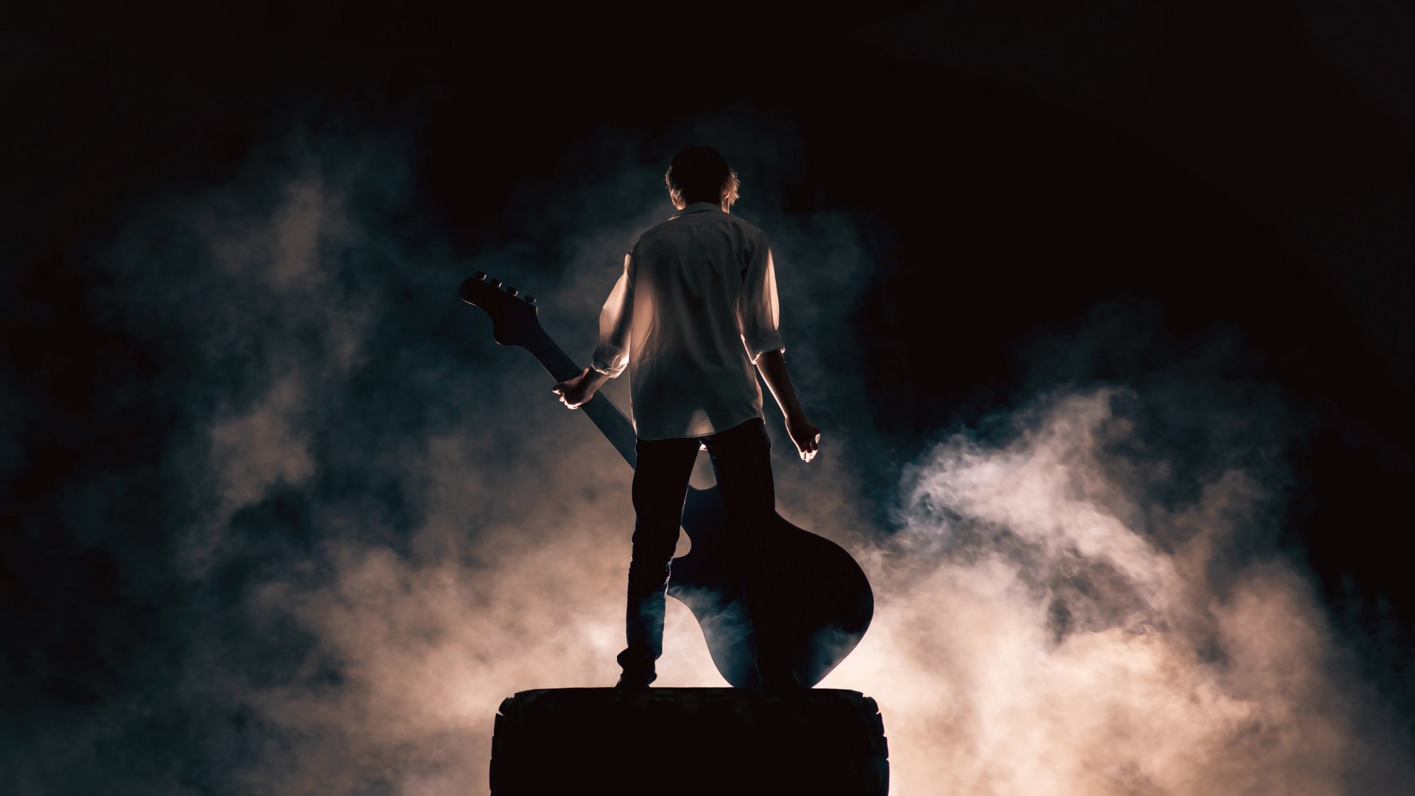 https://res.cloudinary.com/momentum-media-group-pty-ltd/image/upload/v1684997068/Money%20Management/rock-star-stage-mm_fowvlc.jpg