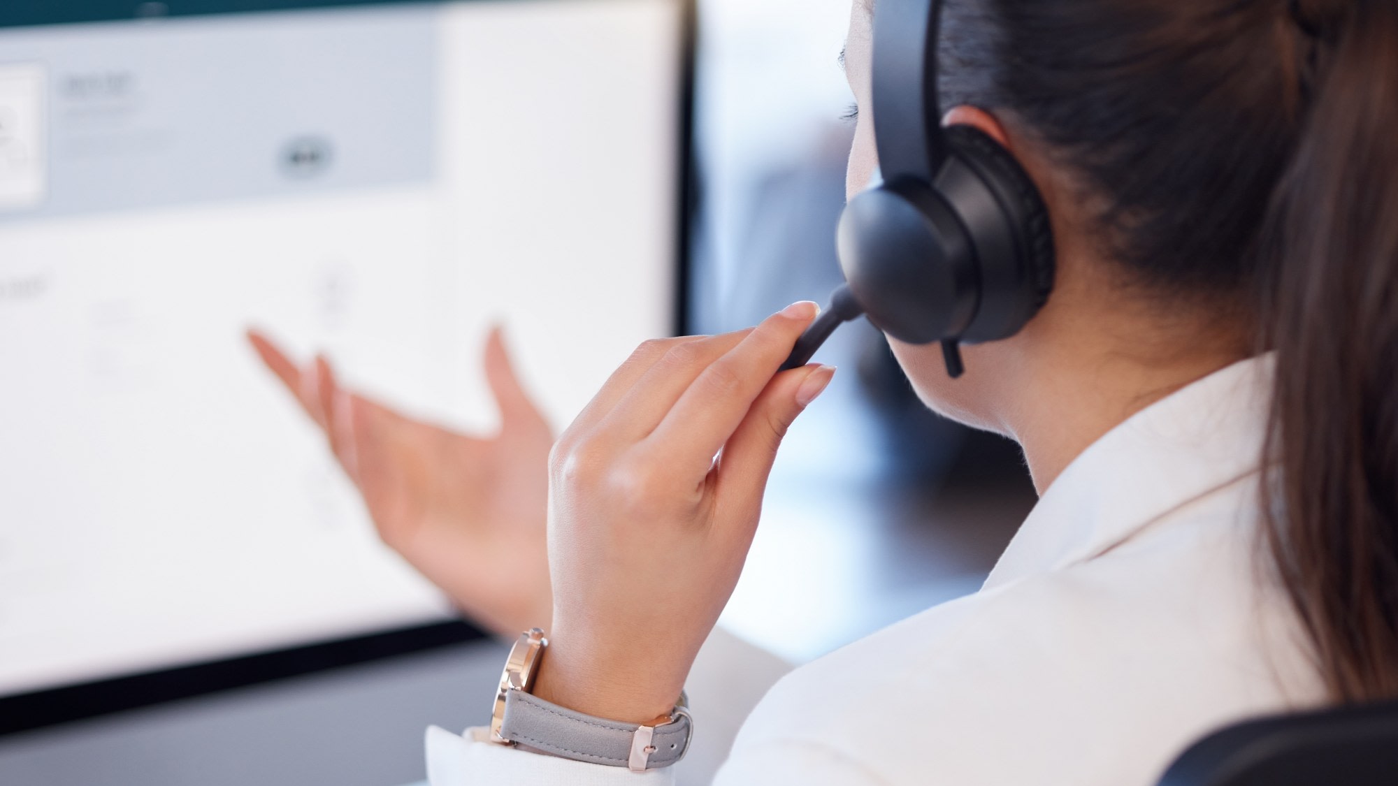 https://res.cloudinary.com/momentum-media-group-pty-ltd/image/upload/v1688705188/Money%20Management/sales-calling-mm_xrwioq.jpg