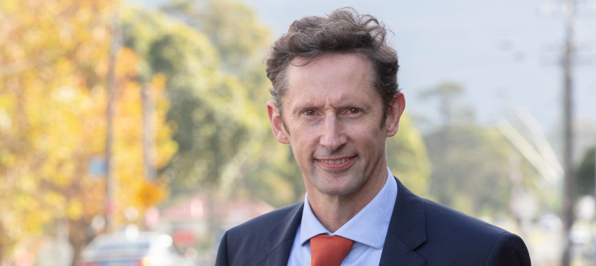 stephen jones assistant treasurer financial services minister ta tfqbrq
