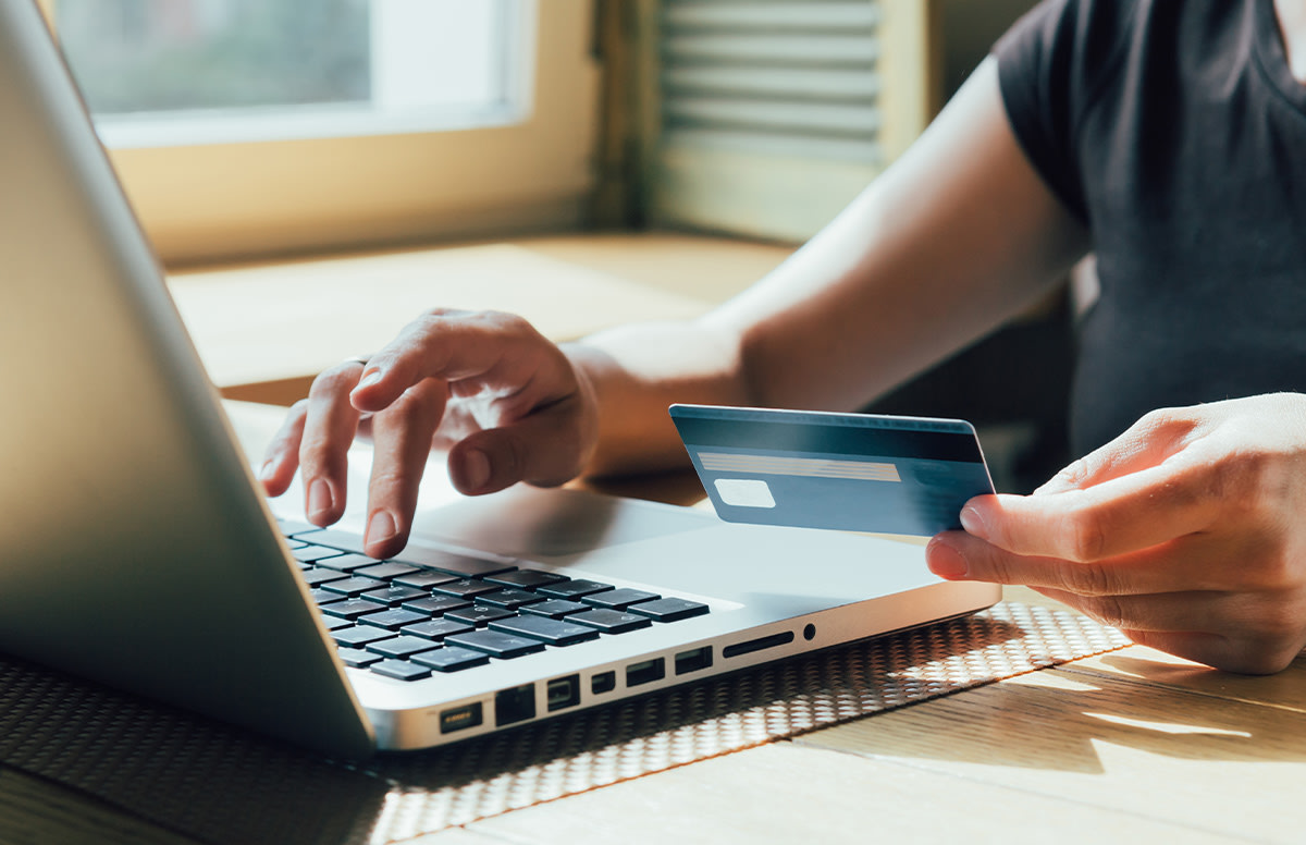 online shopping credit card ad at ftjktw
