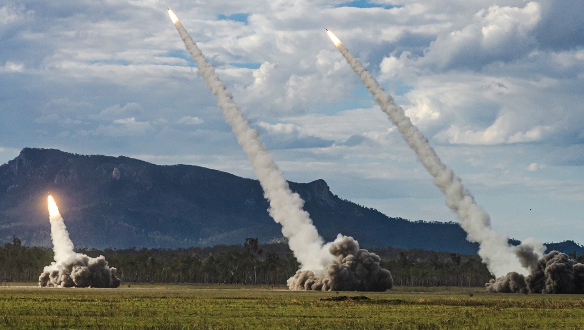 https://res.cloudinary.com/momentum-media-group-pty-ltd/image/upload/v1748579592/Defence%20Connect/HIMARS_fire_in_unison_dc_xrjxgd.jpg