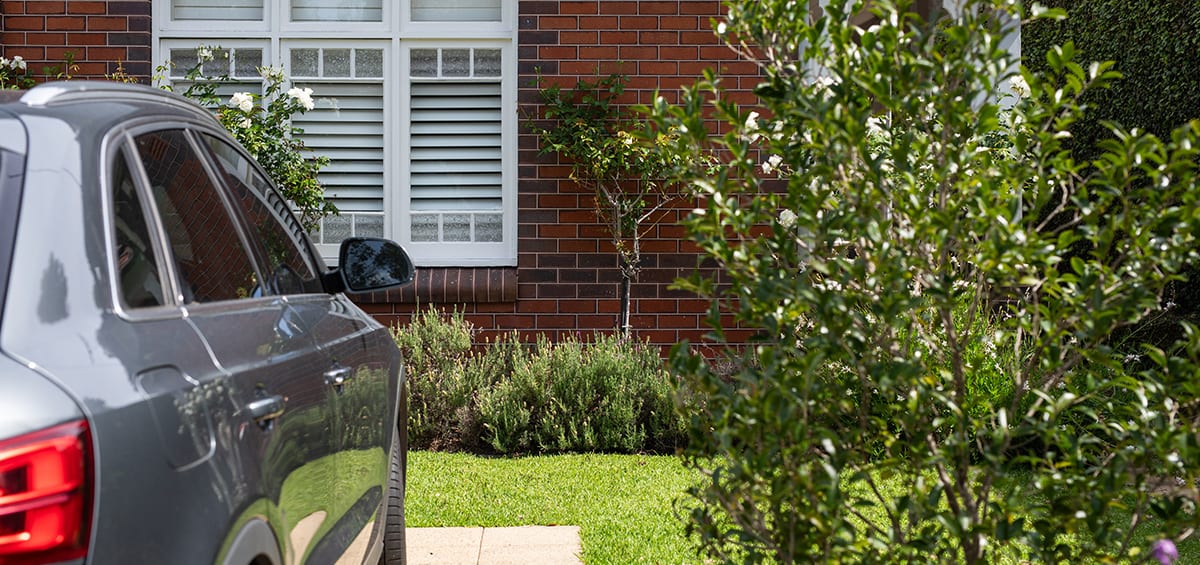 house parked car reb wg7ung