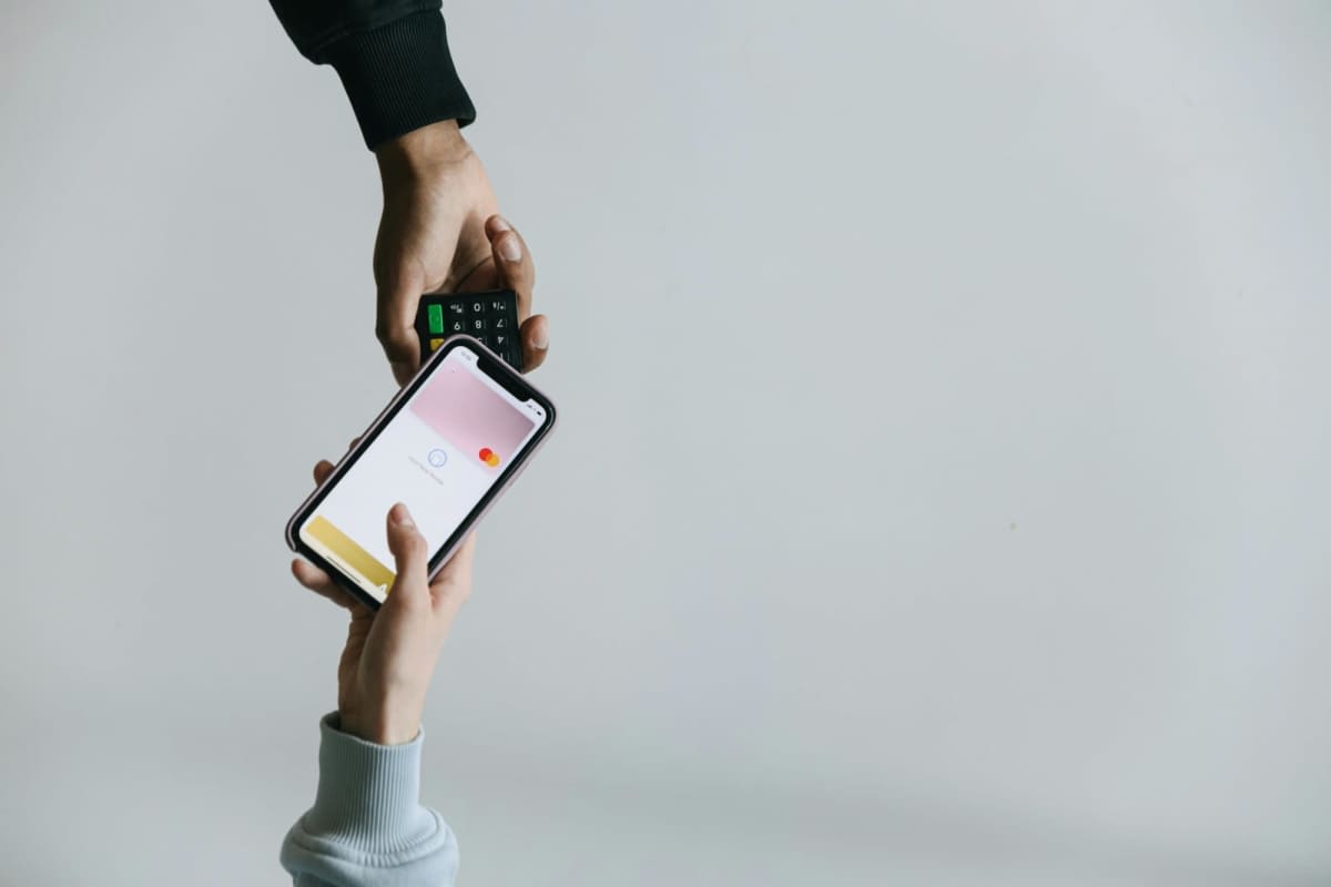 Australia's cashless push: Small businesses caught in the crossfire