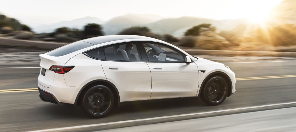electric car tesla white ta wze sx