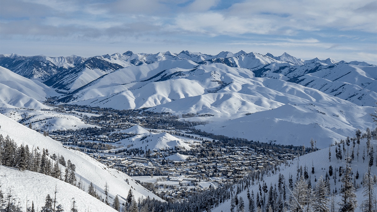 American Airlines expands winter routes with new ski and wine destinations