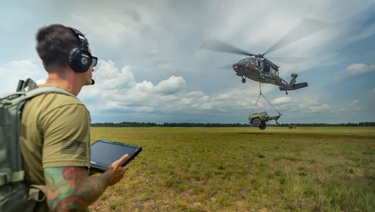 Soldier commands autonomous Black Hawk for the first time – Australian Aviation