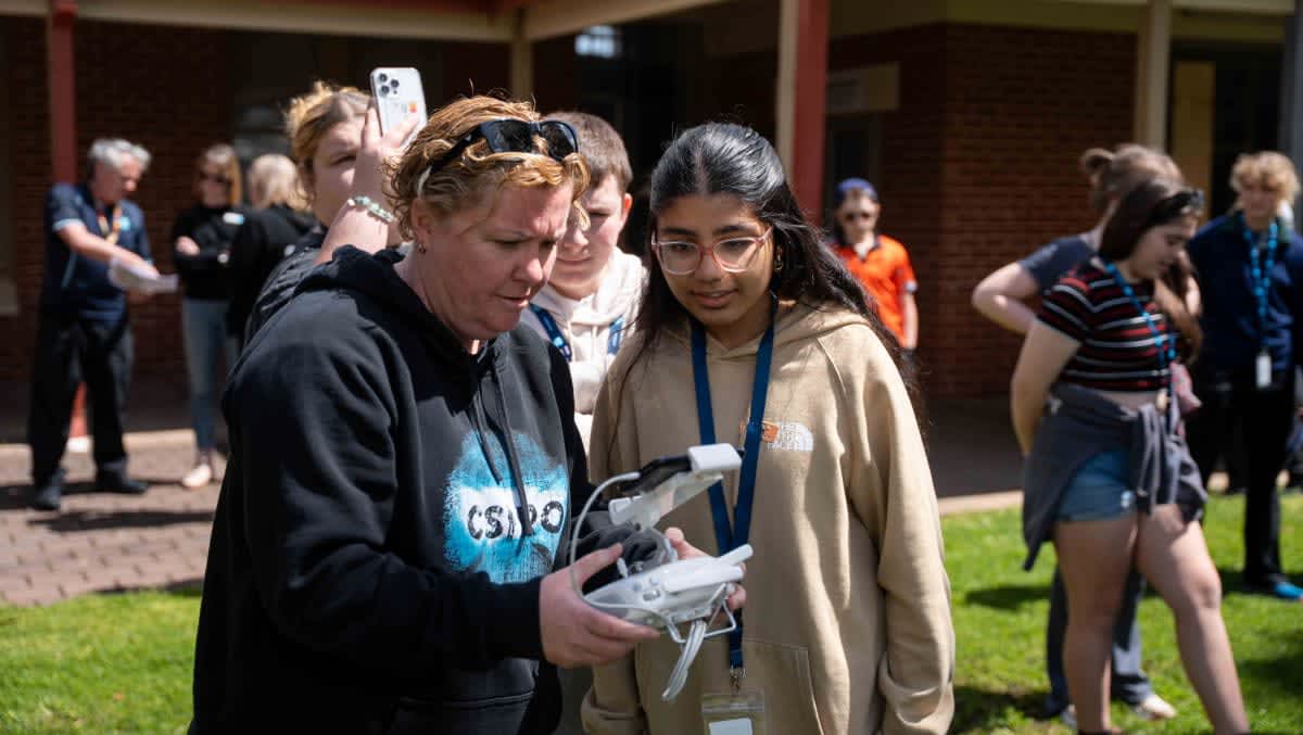 CSIRO connects school students with aerospace professionals