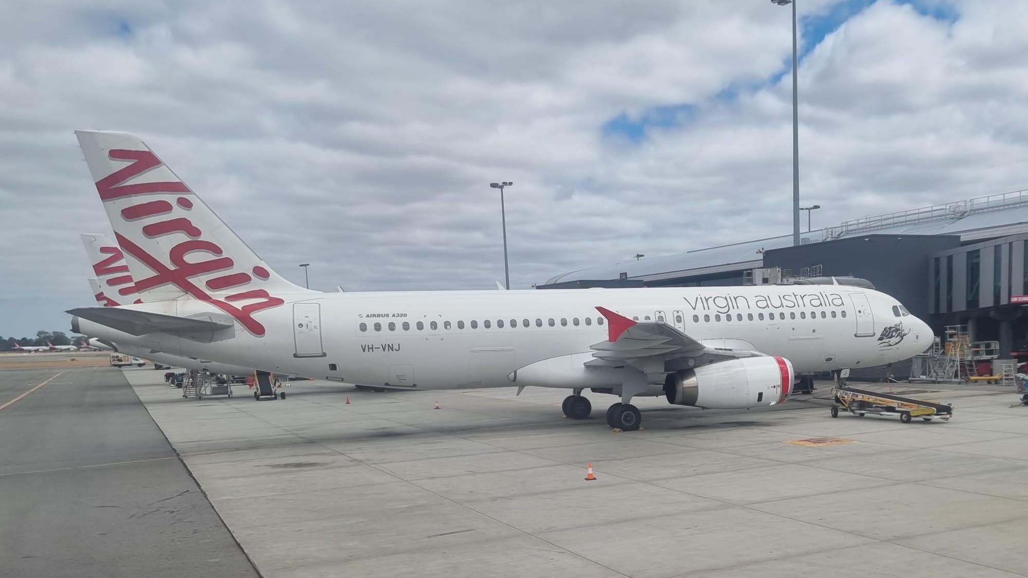 Virgin Australia bids farewell to last A320 – Qantas