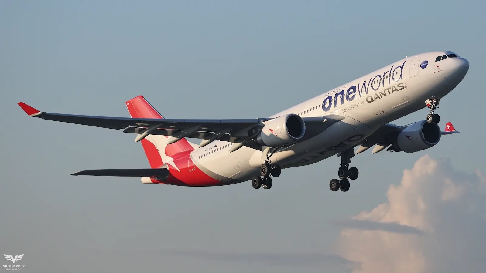 Qantas beats the world in on-time performance