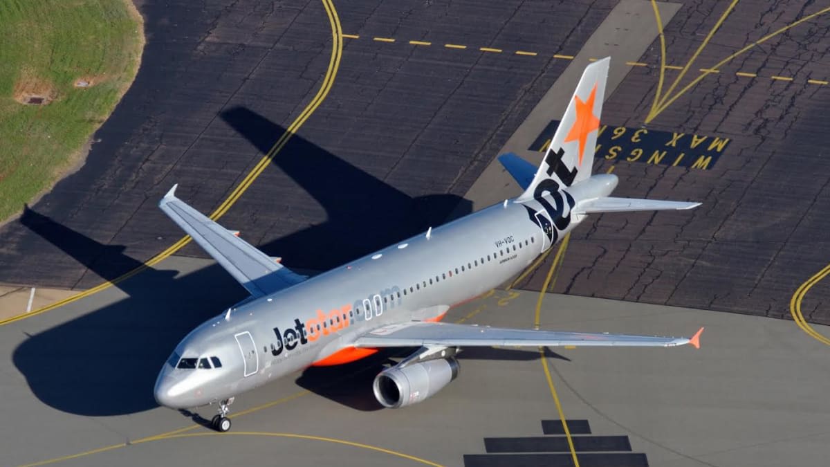ATSB investigates near miss between Jetstar A320 and van at Townsville Airport