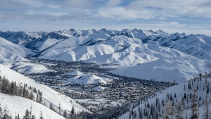 American Airlines expands winter routes with new ski and wine destinations