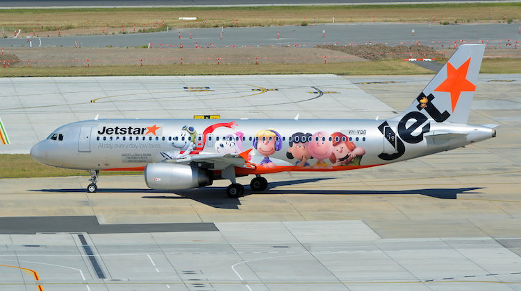 Jetstar Airbus A320 VH-VQG featuring Snoopy, Charlie Brown and friends. (Brian Wilkes)