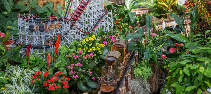 Guide To New York Botanical Garden S Holiday Train Show Mommy