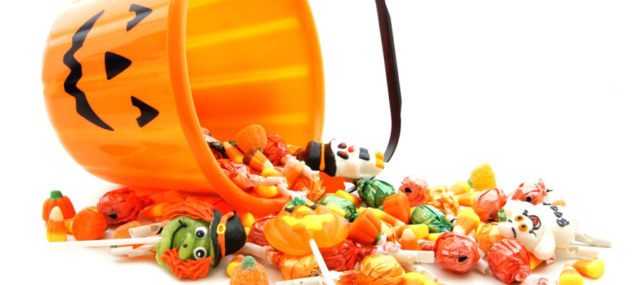 How Much Halloween Candy Do You Let Your Kids Eat?  Mommy Nearest