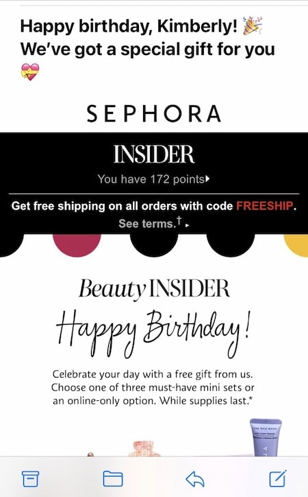 Ein Werbe-E-Mail-Screenshot von Sephora, der einem Mitglied namens Kimberly zum Geburtstag gratuliert und ein spezielles Geschenk sowie kostenlosen Versand anbietet.