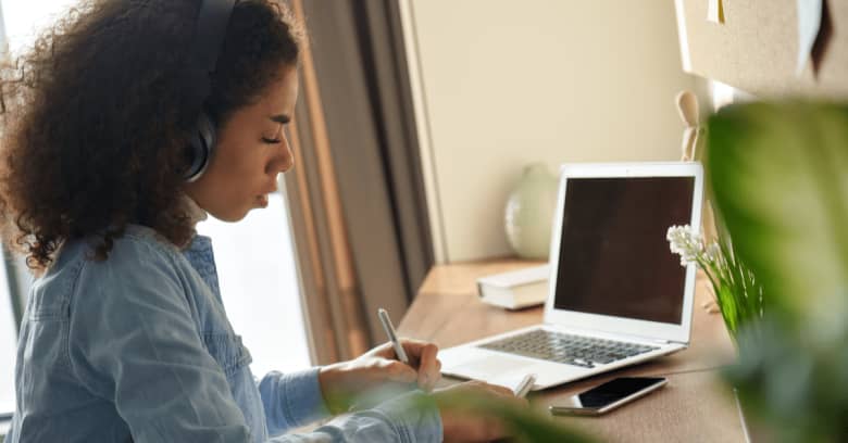 freshman studying with her laptop