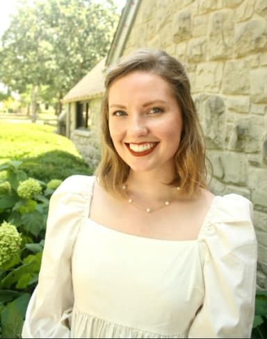 Emma Thomas headshot