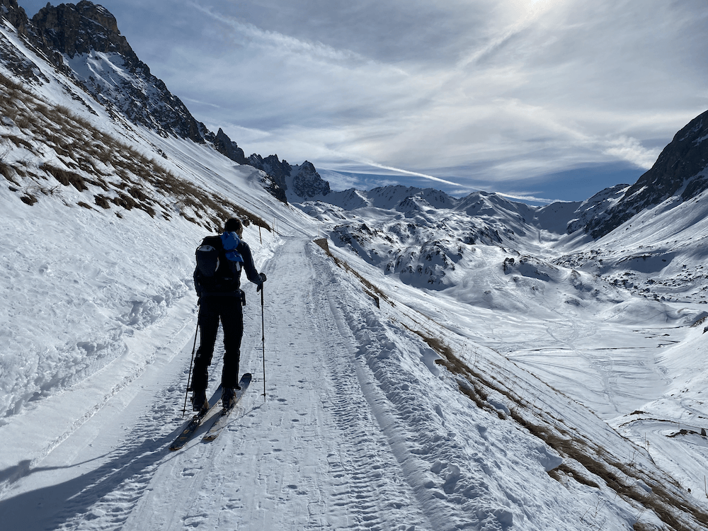 Sur les lacets qui montent au camp des Rochilles.