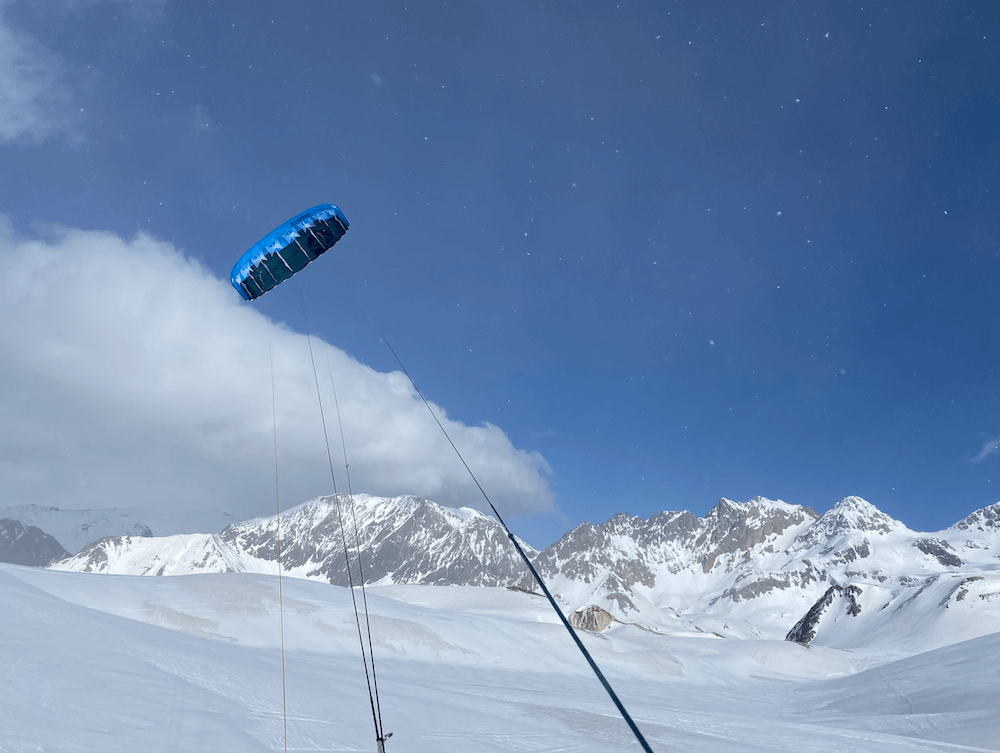 Snowkite au pied du refuge du Mont Thabor