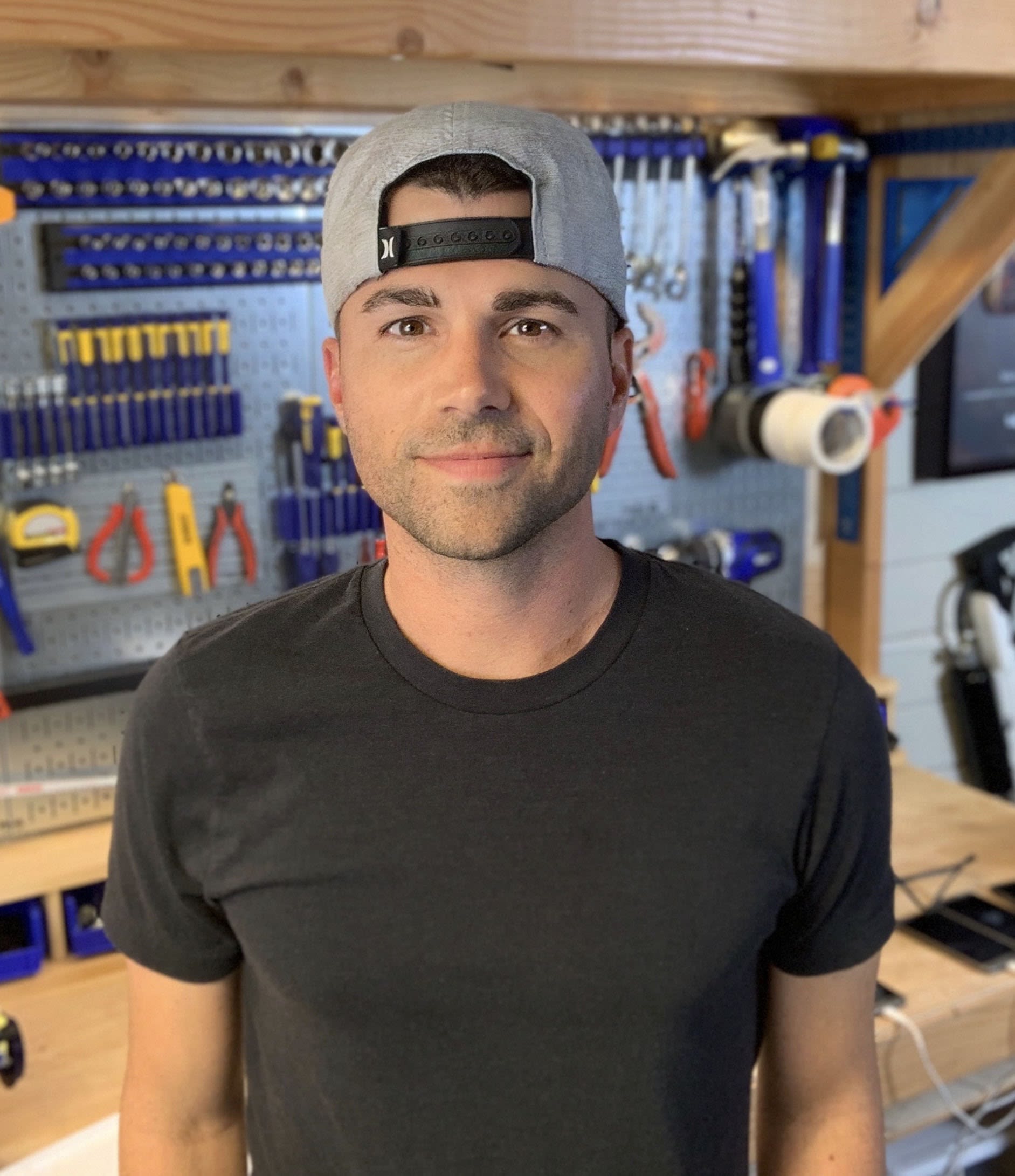 Mark rober electrical engineering Login Page Cover