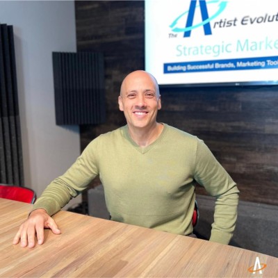 Derek Champagne, Serial Entrepreneur, CEO, Bestselling Author, ESPN Podcast Host testimonial photo