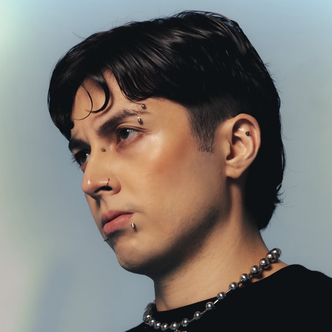 LA's profile