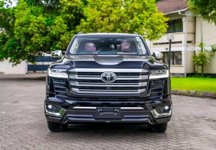 2024 Toyota Land Cruiser V8