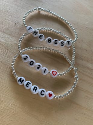 Bracelet de perles 3mm, lettres et chiffres blancs pour maîtresses et ATSEM - Argent massif 925 - Les fées chouettes