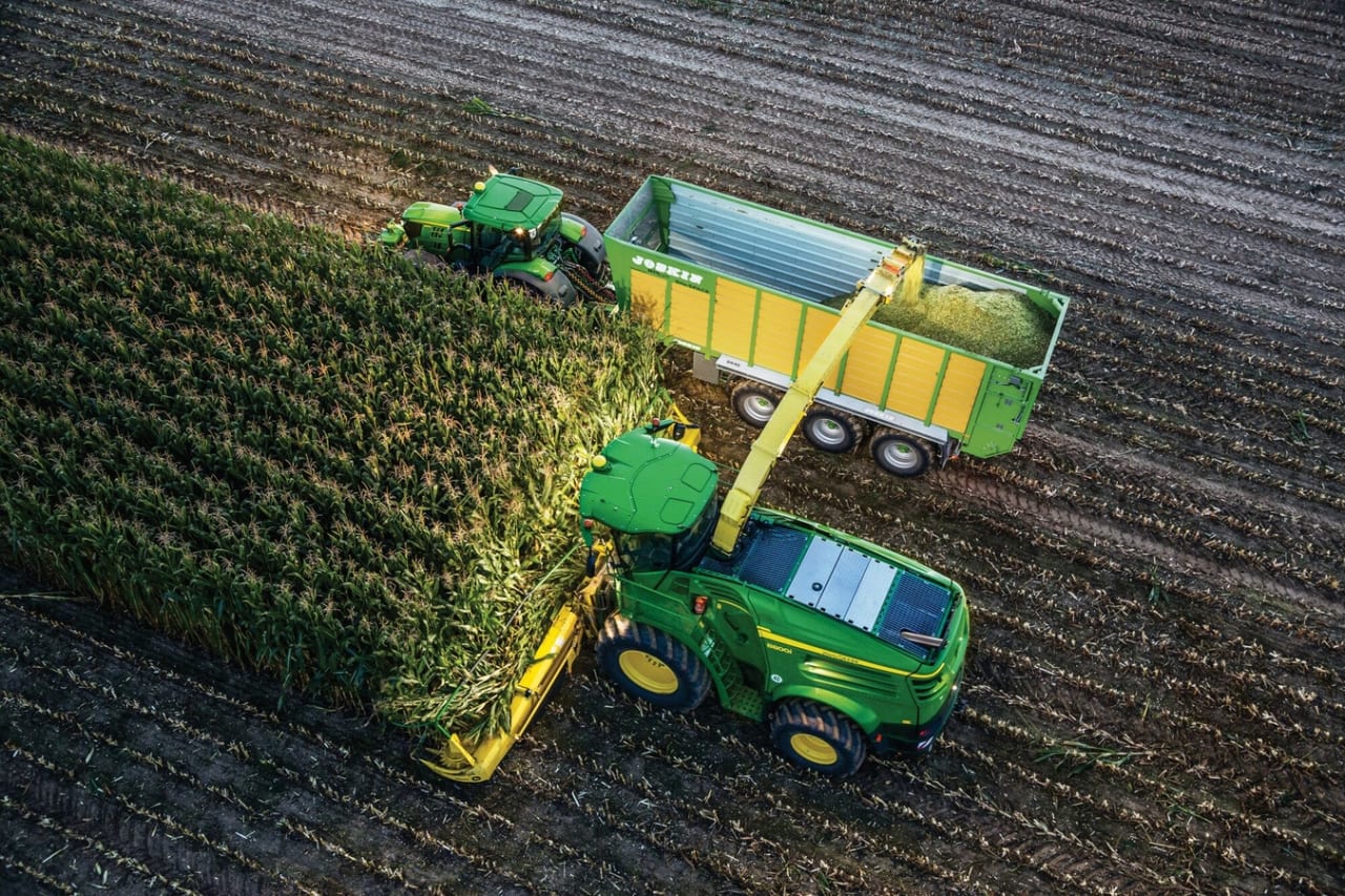Tractors and forage harvesters take the lead