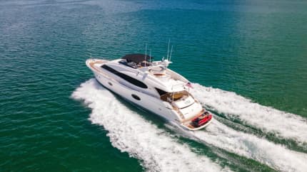 84ft LAZZARA YACHTS yacht LIVING THE DREAM u2014 exterior