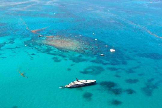 UTOPIA IV Bahamas charter discount